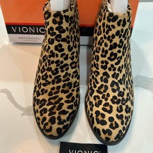 Vionic Leopard Animal Print Boots Sz 9m